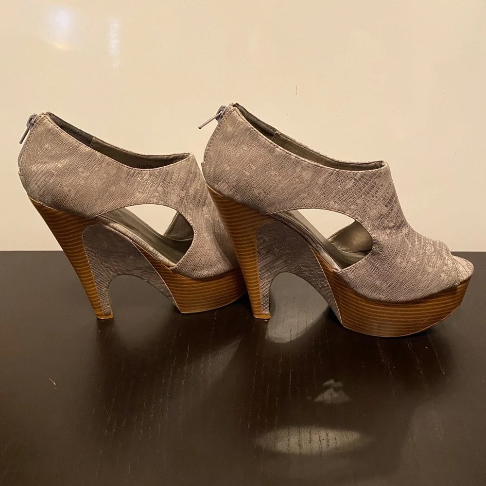 Gomax Silver Snake Print Stacked Modern Platforms - Picture 3 of 12